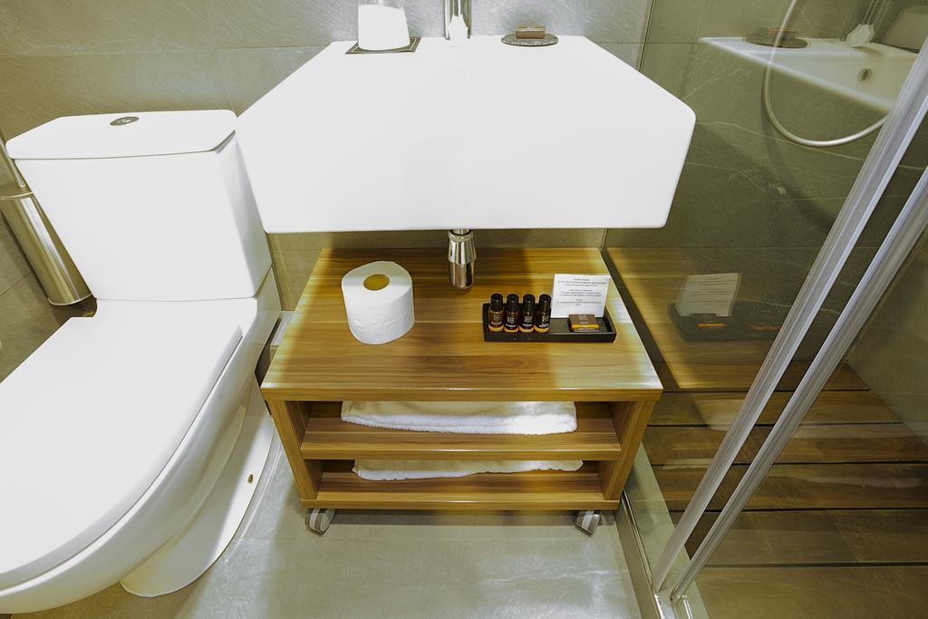 The 8 Boutique B&B Barcelona Bagian luar foto